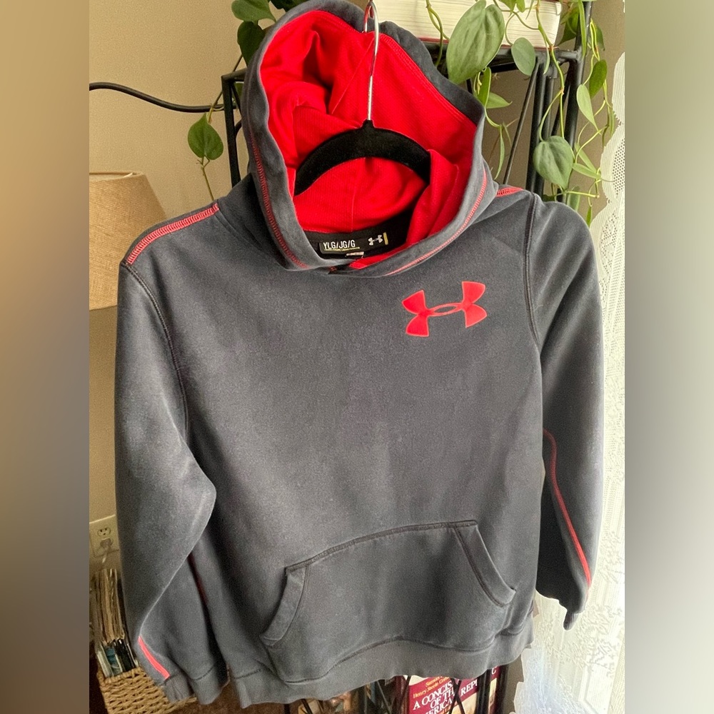 Under Armour Hoodie Sweatshirt in Black & Red